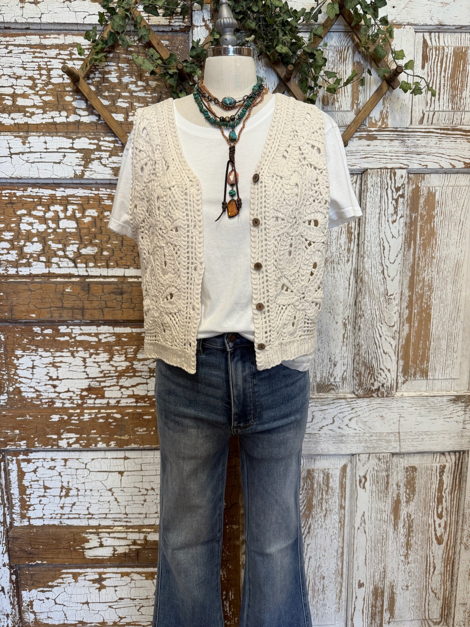 Mannequin in Leavenworth boutique store in Judy Blue pants and crochet vest with handmade jewelry