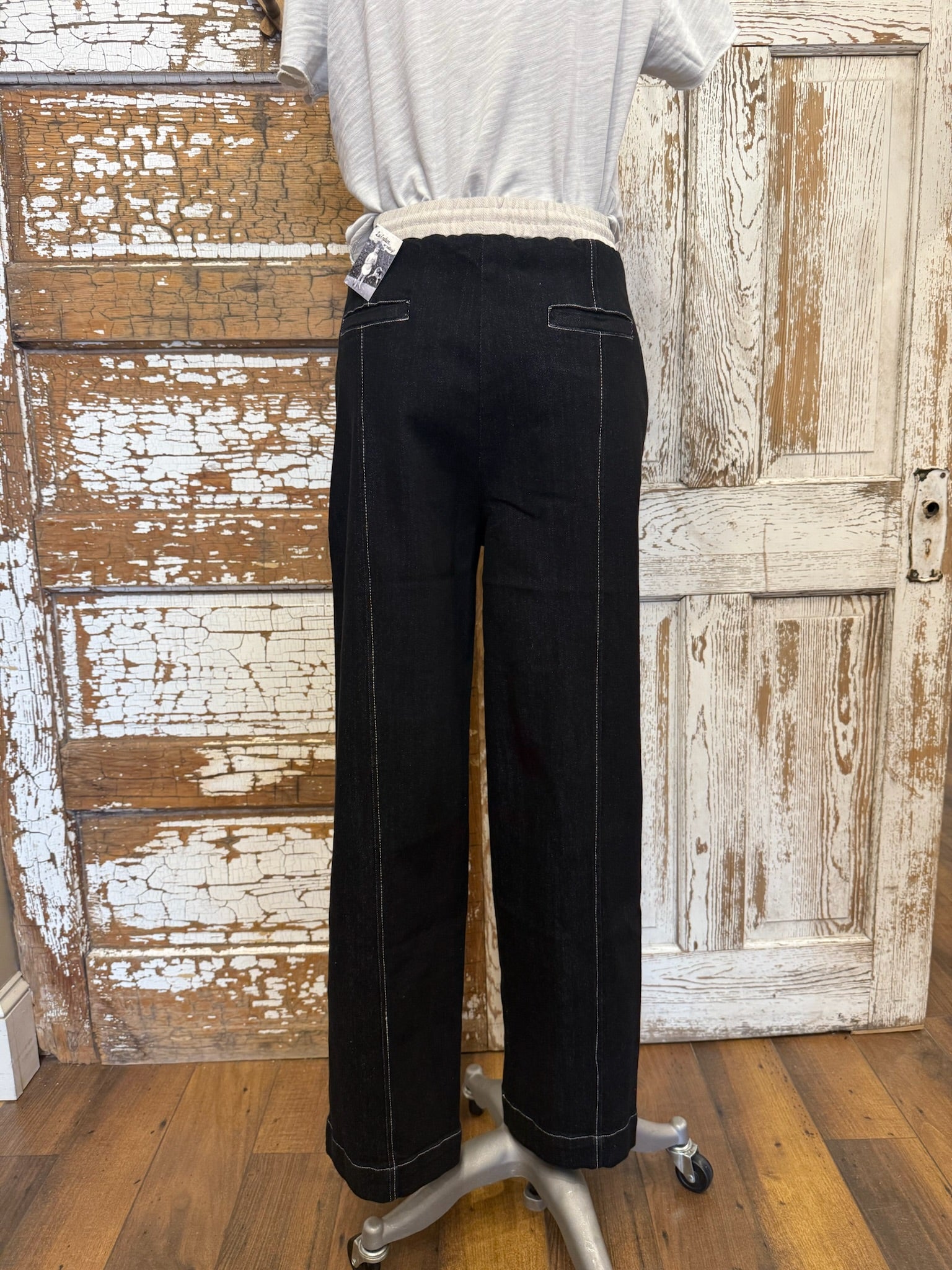 Barrel pant with elastic waist