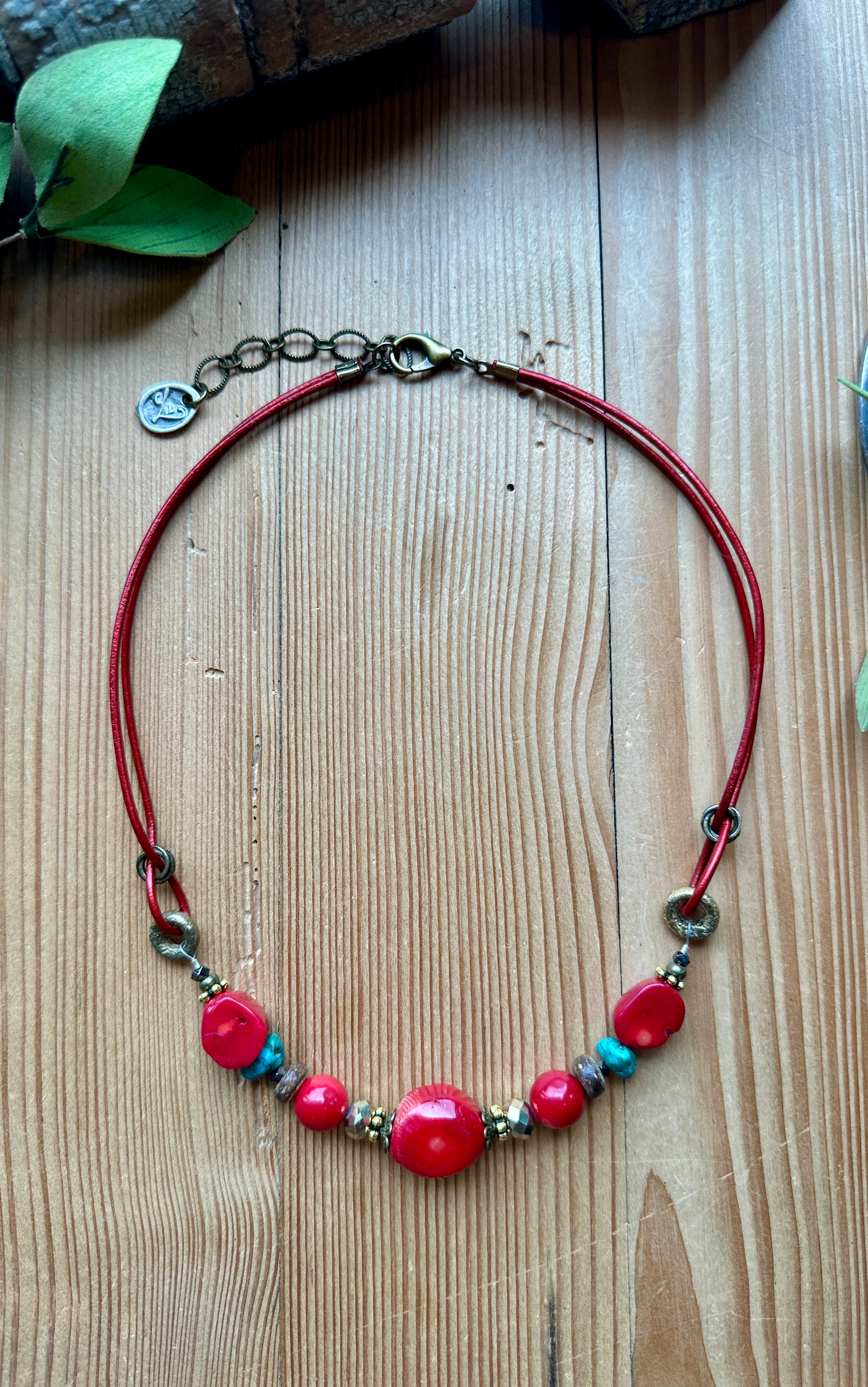 Handmade beaded red short necklace