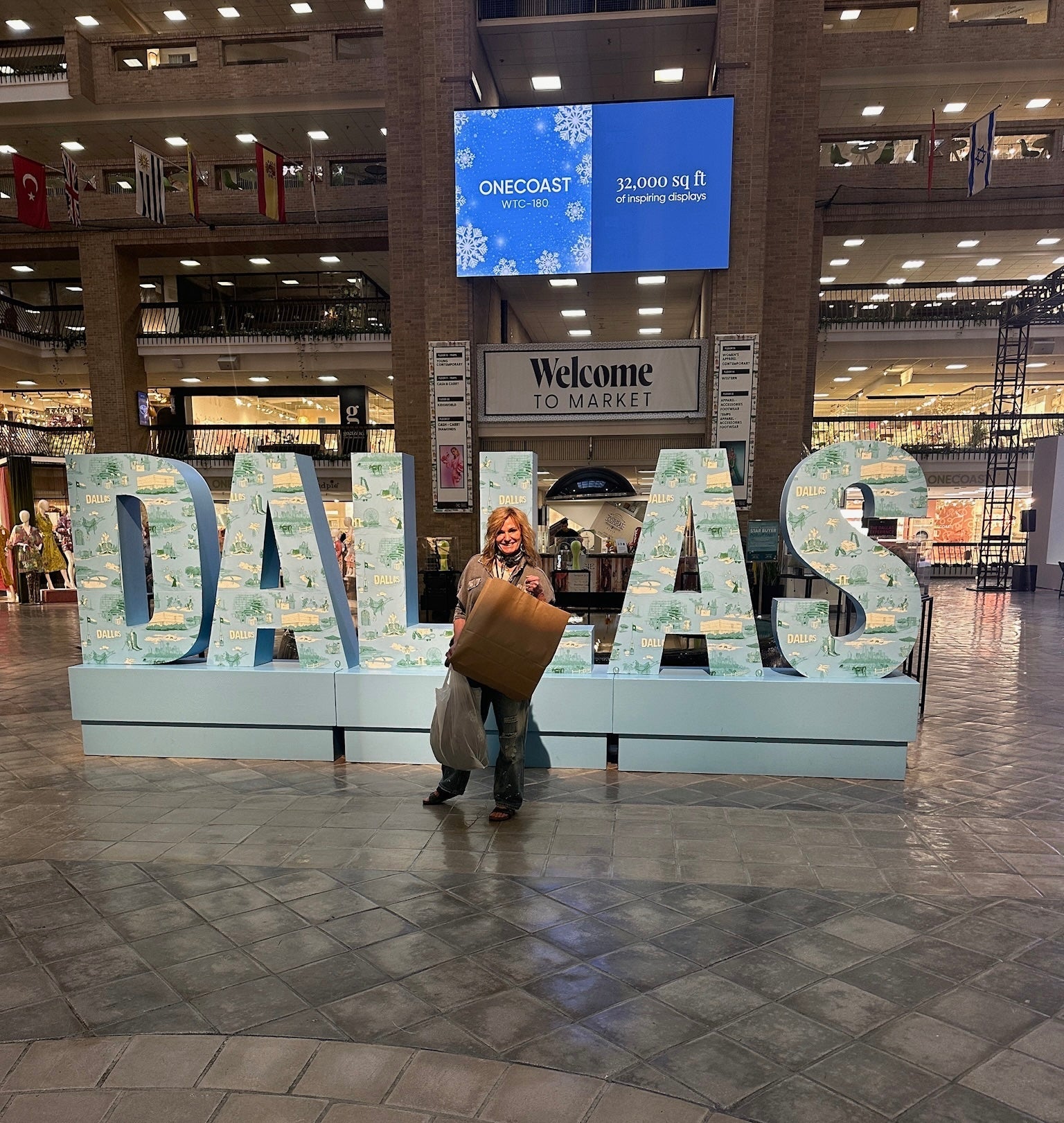 Lu Knueven in Dallas for Boutique Clothing Shopping Experience! 