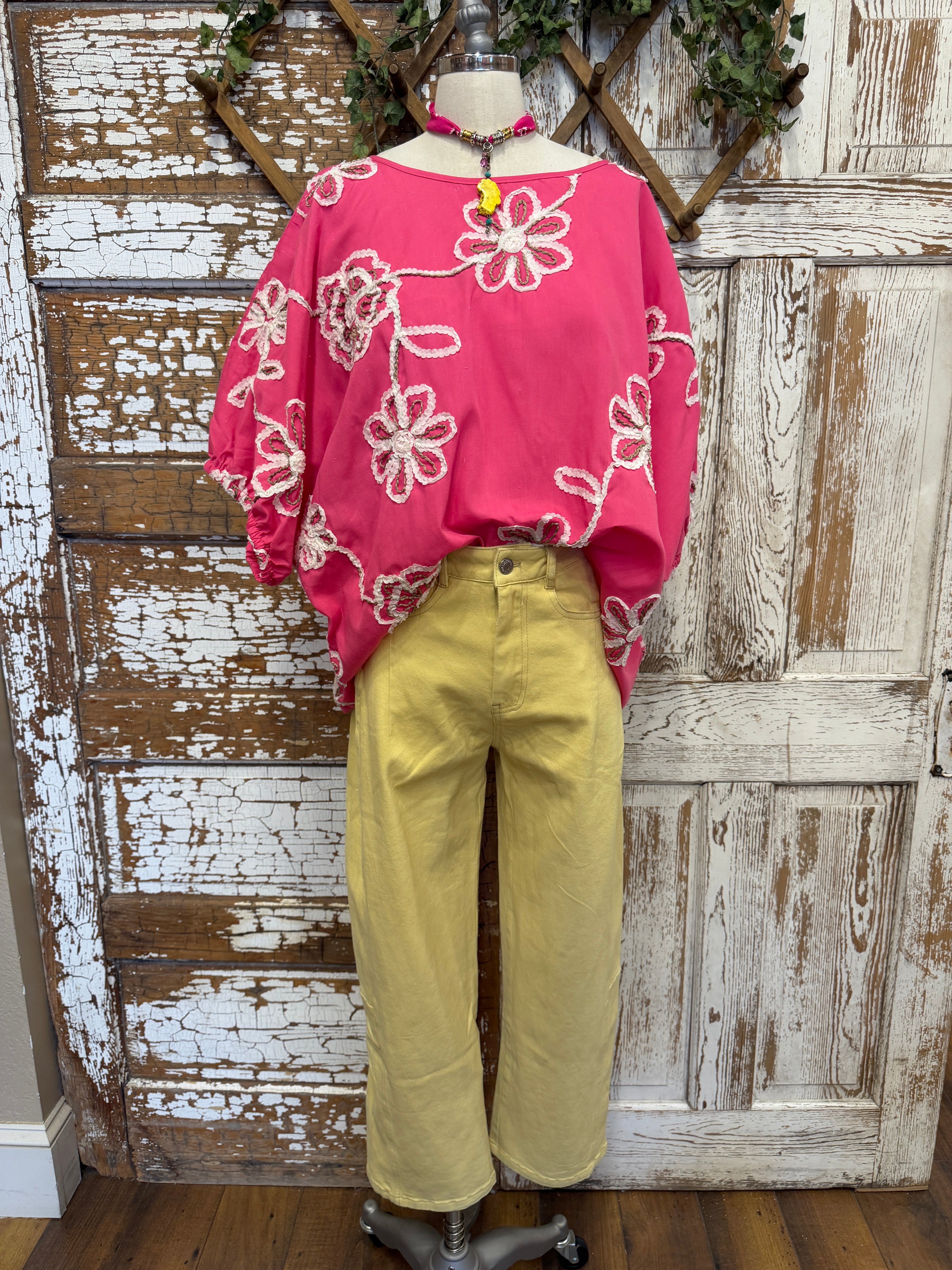 Pink 3D Floral Appliqué Puff Sleeve Top – Artistic Works By Lu